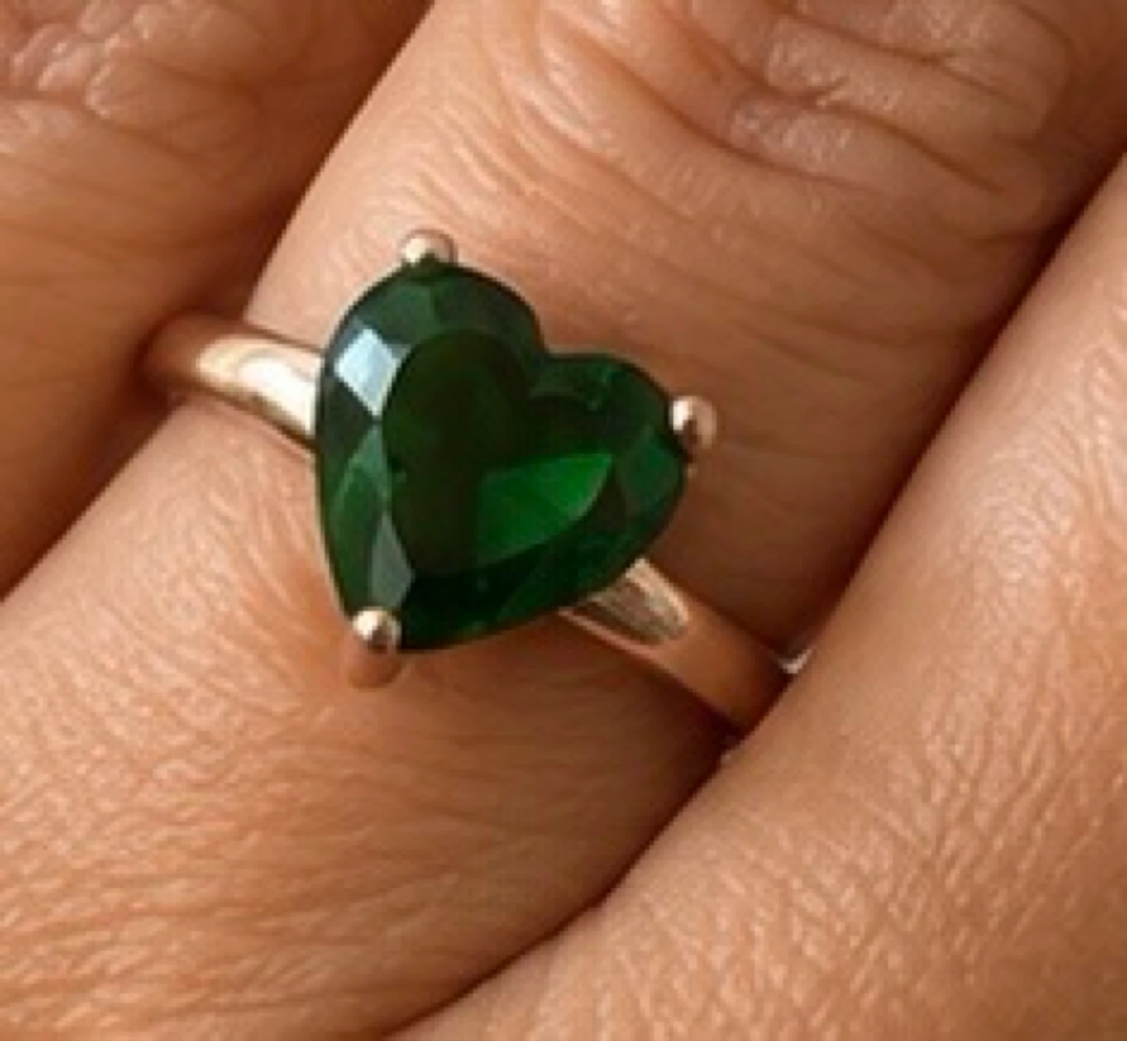 Bague cœur en pierre verte
